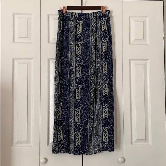 American Eagle Outfitters Dresses & Skirts - Blue and cream maxi skirt with slits, size 8